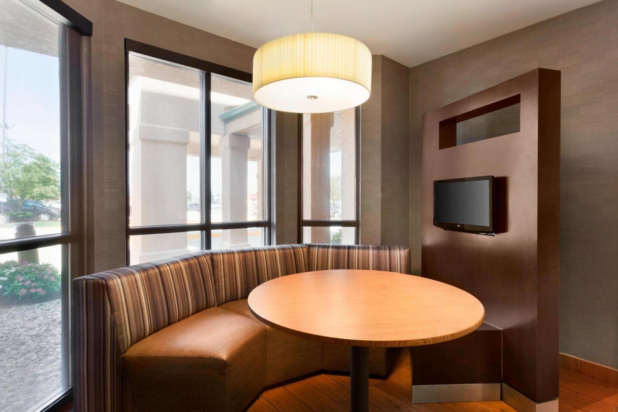 Hotel Courtyard By Marriott Bloomington Normal Exterior foto